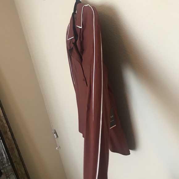 Maroon Top w/ White Detailing - Picture 2 of 2